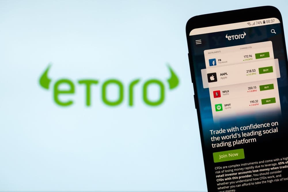 IPO da eToro levanta US$ 310 milhões na Nasdaq, marcando o primeiro grande IPO em meses