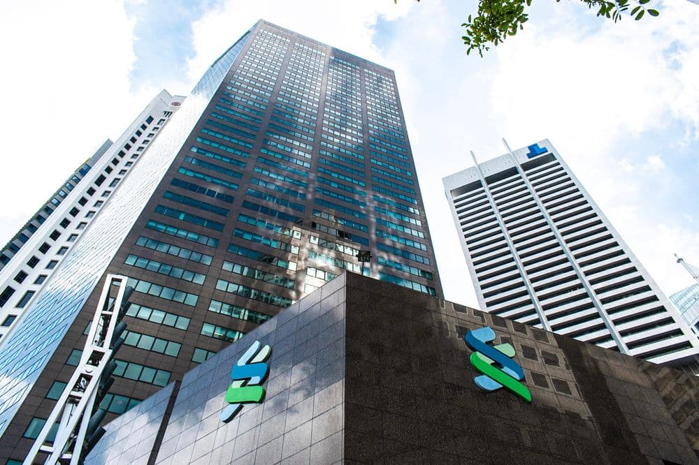 Standard Chartered advierte que las tenencias corporativas de Bitcoin podrían convertirse en una fuente de riesgo a la baja