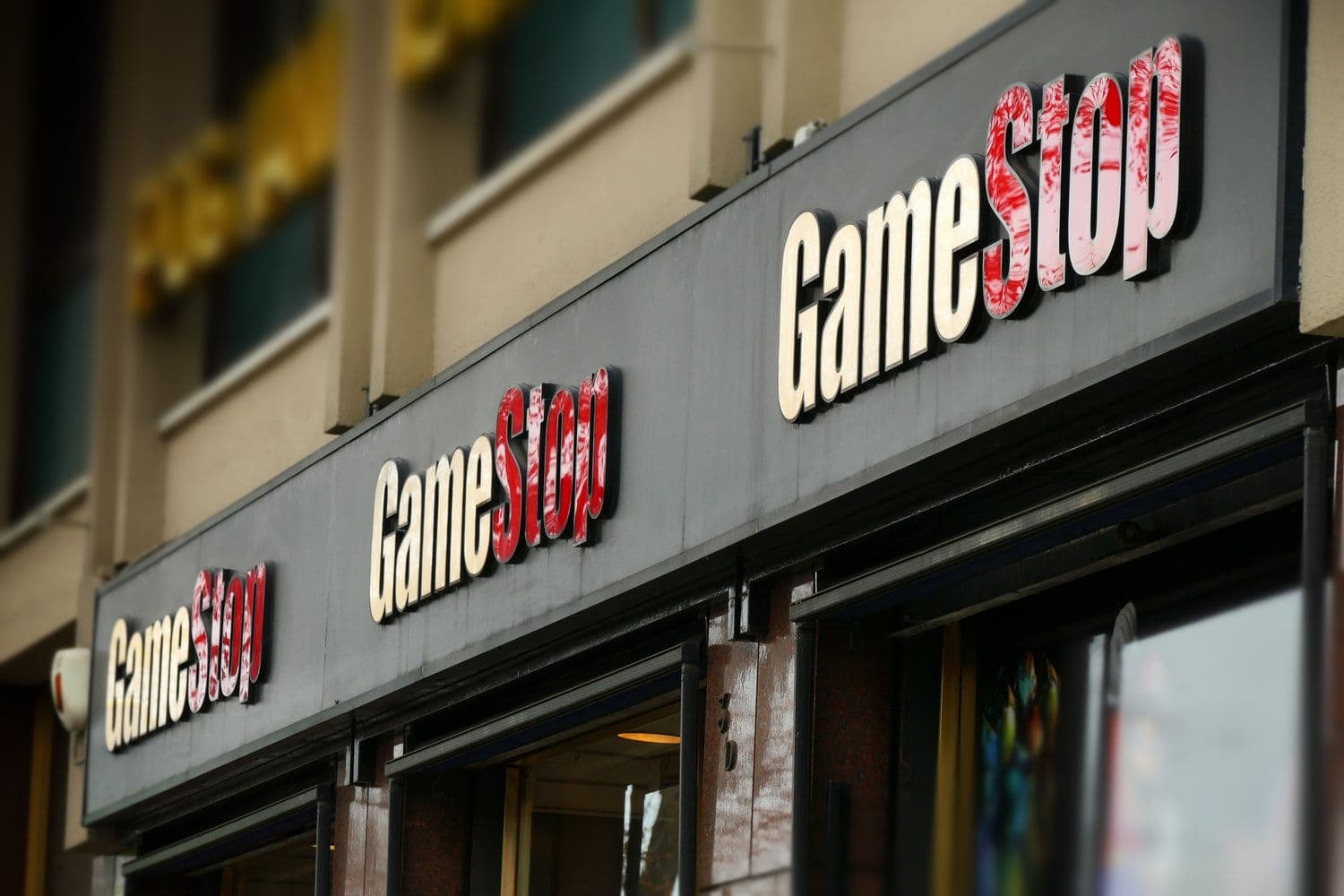 desktop-ações-da-gamestop-sobem-14-após-anúncio-de-estratégia-de-reserva-de-bitcoin-