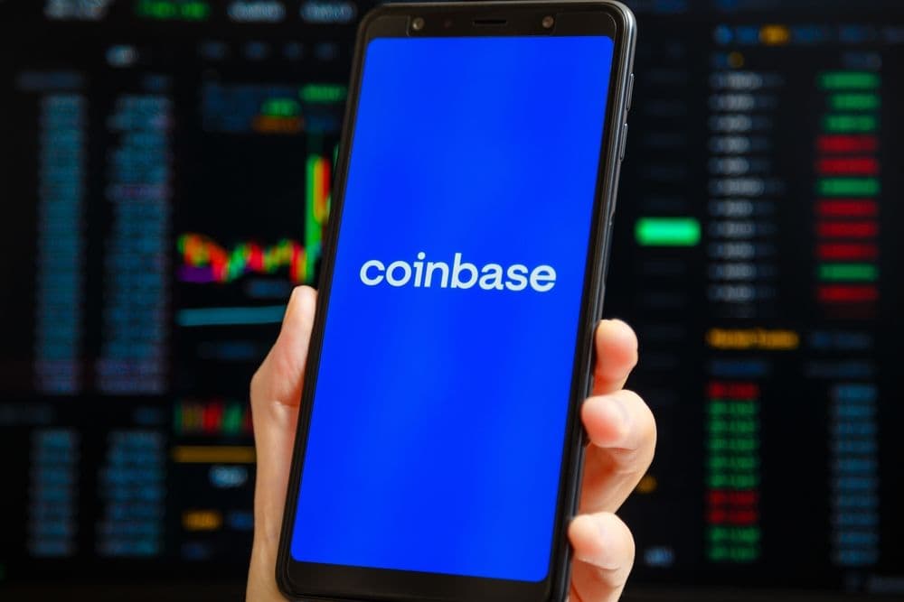 Naruszenie danych Coinbase ujawnia informacje o użytkownikach, zwiększając obawy dotyczące scentralizowanego bezpieczeństwa kryptowalut.