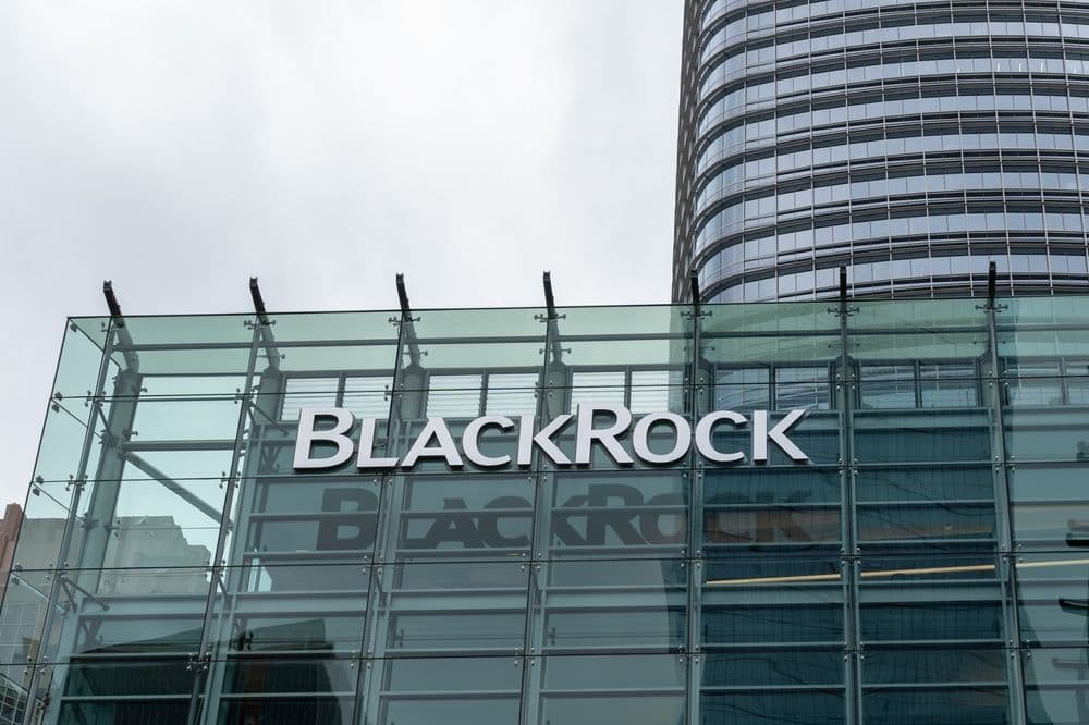 BlackRock kupuje Bitcoina o wartości 1,4 mld USD w ciągu sześciu dni, gdy AUM IBIT osiąga 75 mld USD