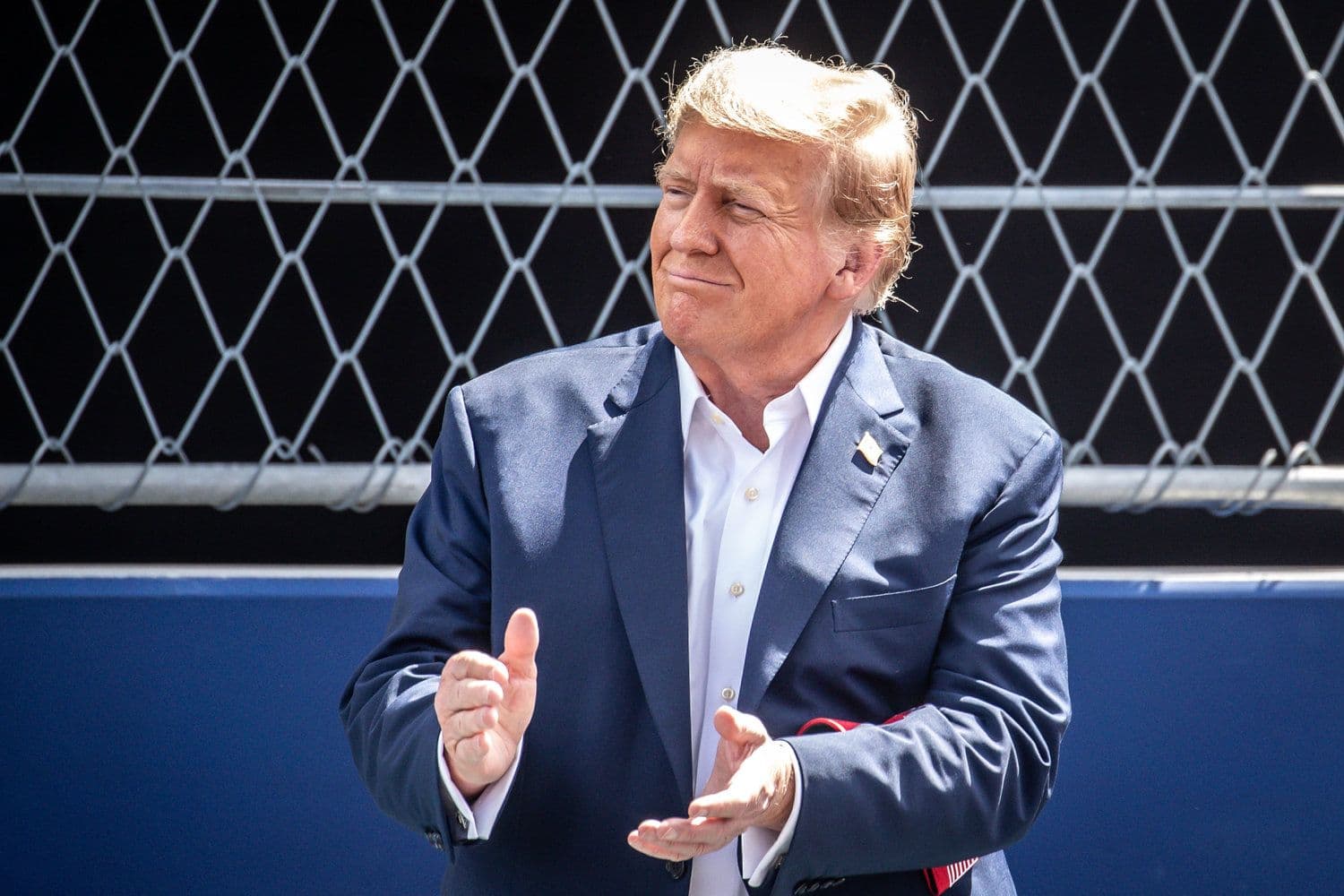 川普警告「更大規模」關稅,壓抑加密幣漲勢,XRP下跌2%